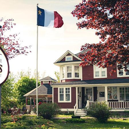 Complexe D'Hebergement La Maison Touristique Dugas Caraquet Kültér fotó