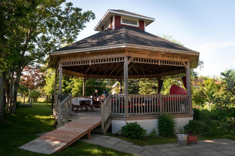 Complexe D'Hebergement La Maison Touristique Dugas Caraquet Kültér fotó