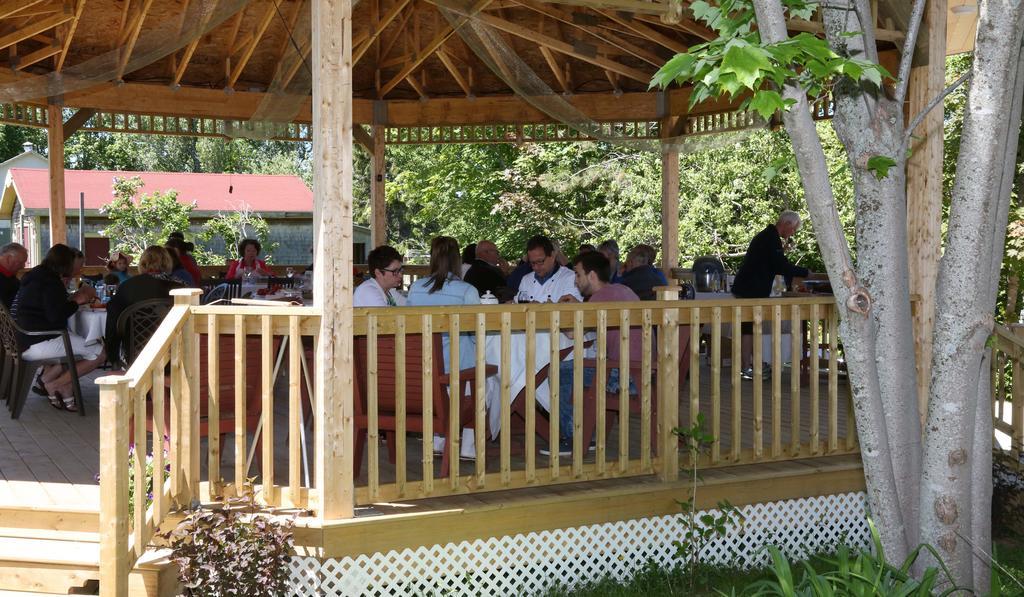 Complexe D'Hebergement La Maison Touristique Dugas Caraquet Kültér fotó